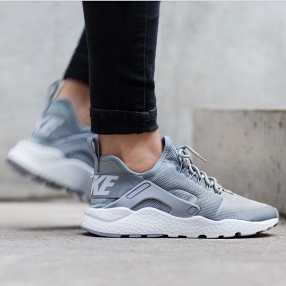 Nike Shoes - Nike Huarache Ultra